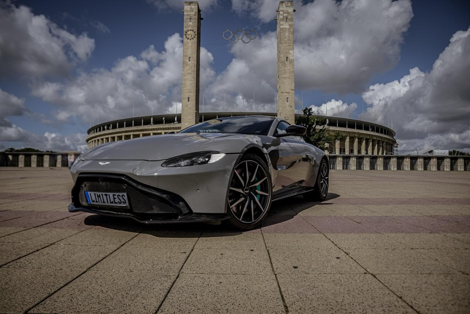Aston Martin Vantage mieten Berlin Sportwagen Exot ohne OPF