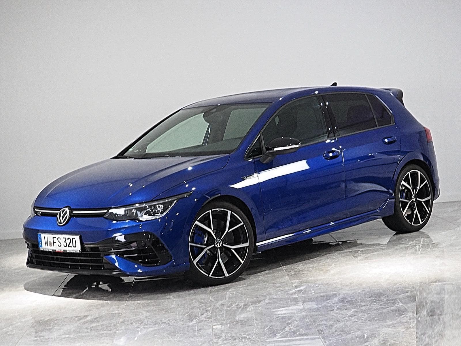 Golf 8 R | Akrapovic | Autovermietung | Mietwagen | Auto Abo