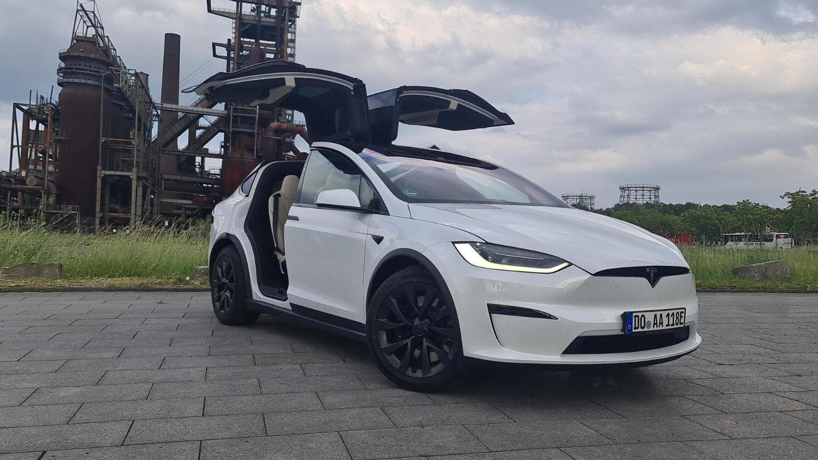 Tesla Model X Plaid 1020 PS Mietwagen Dortmund