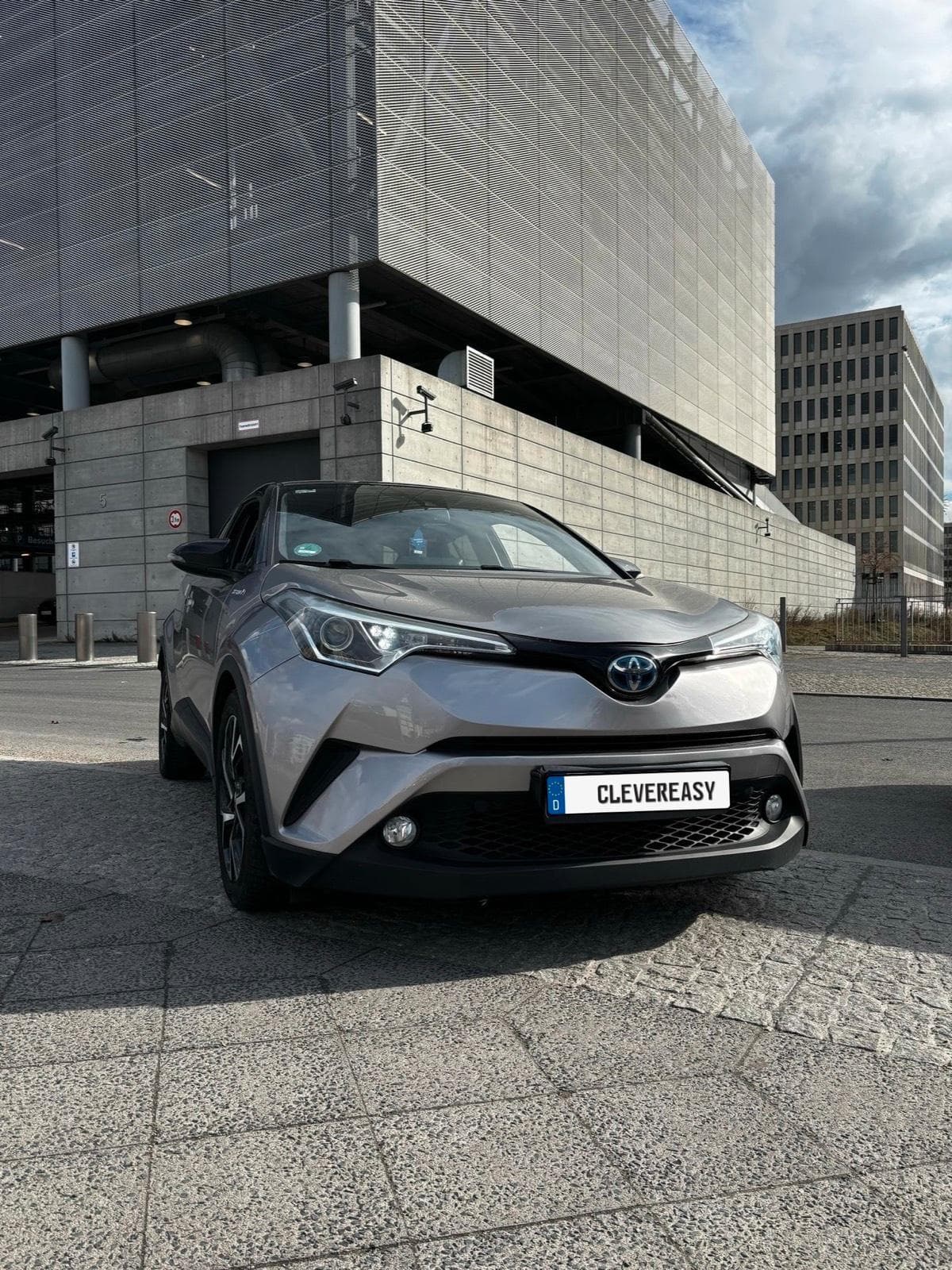 Toyota C-HR Hybrid / Mietwagen